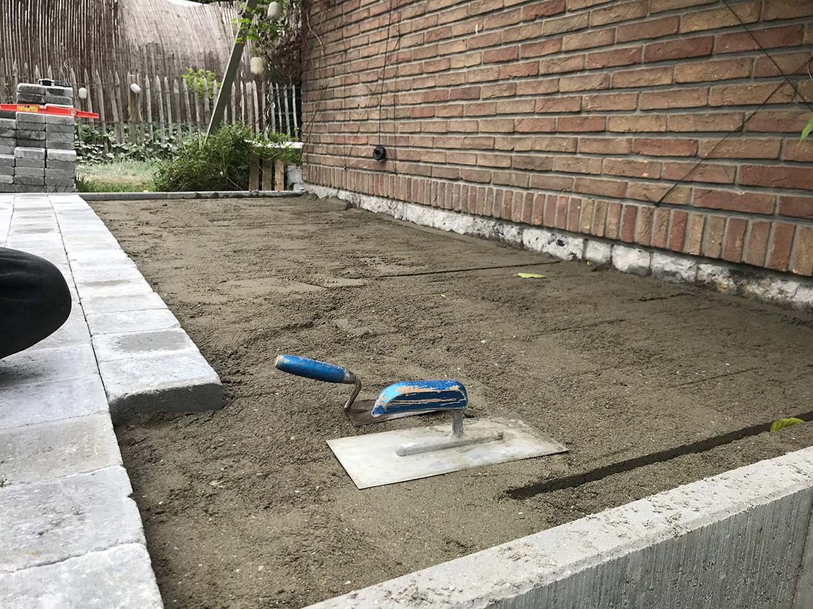 aanleggen terras met klinkers