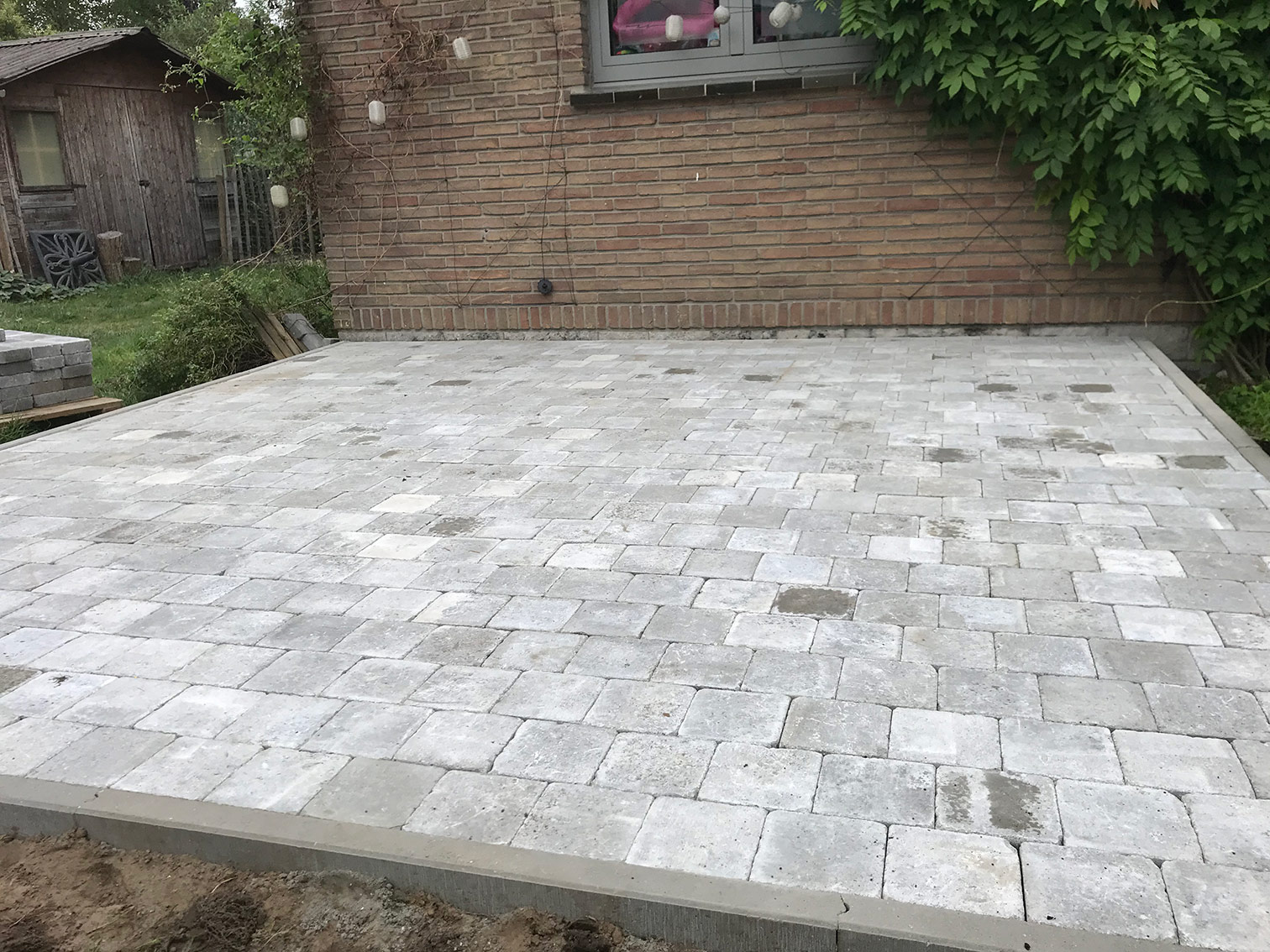 aanleggen terras met klinkers